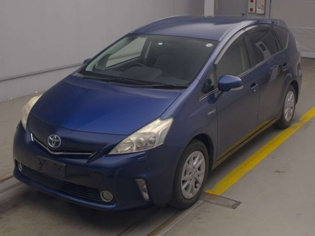 TOYOTA PRIUS ALPHA 2012