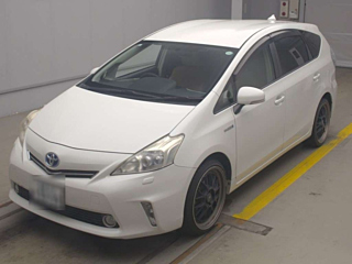 TOYOTA PRIUS ALPHA 2011