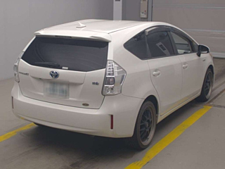 TOYOTA PRIUS ALPHA 2011