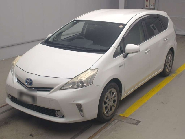 TOYOTA PRIUS ALPHA 2013