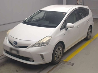TOYOTA PRIUS ALPHA 2013