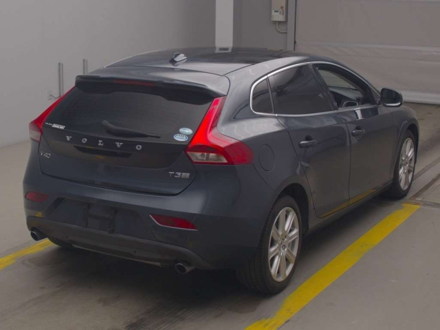 VOLVO V40 2020