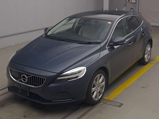 VOLVO V40 2020