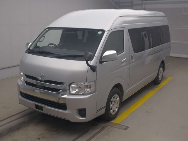 TOYOTA HIACE 2020