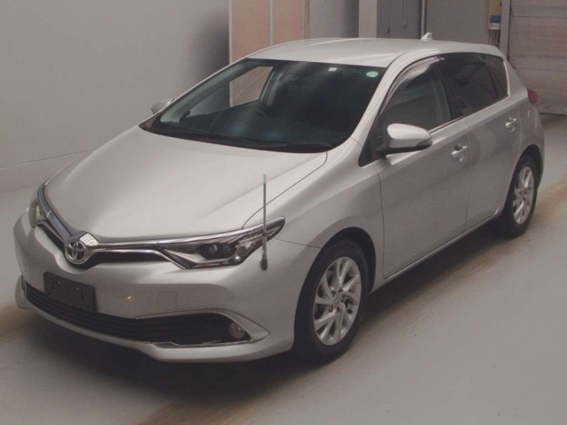 TOYOTA AURIS 2016
