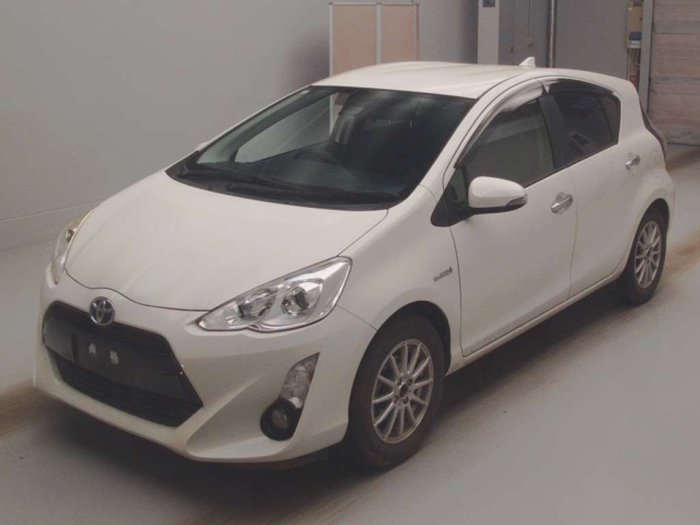 TOYOTA AQUA 2016