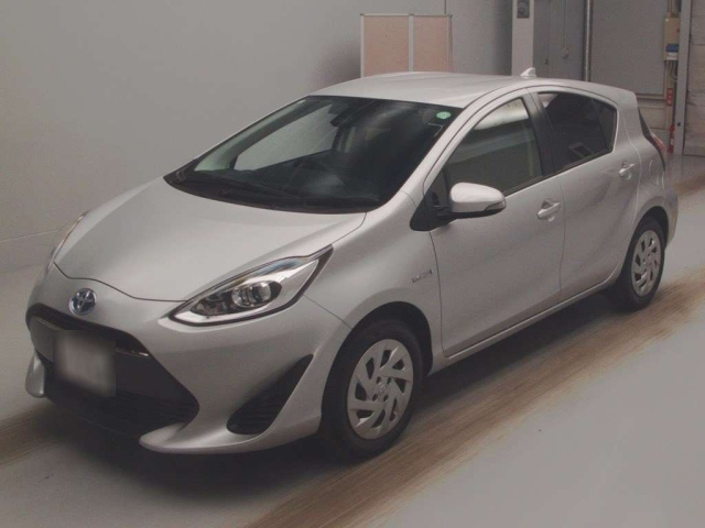 TOYOTA AQUA 2017