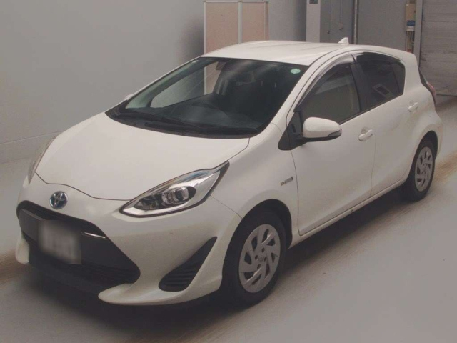 TOYOTA AQUA 2017