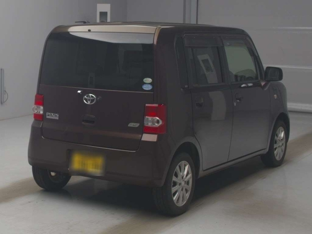 TOYOTA PIXIS SPACE 2011