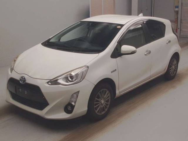 TOYOTA AQUA 2017