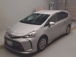 TOYOTA PRIUS ALPHA 2015
