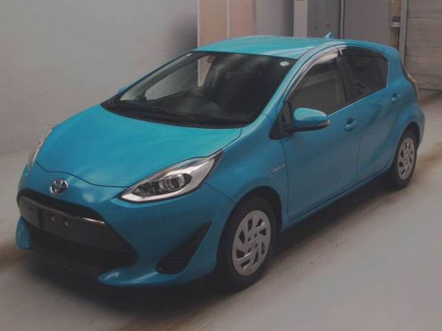TOYOTA AQUA 2017