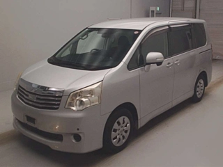 TOYOTA NOAH 2012