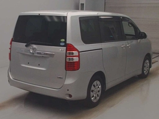 TOYOTA NOAH 2012