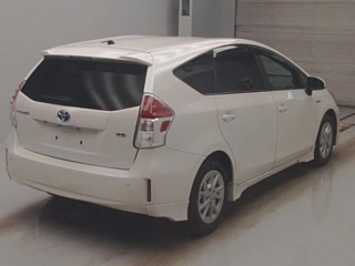 TOYOTA PRIUS ALPHA 2015