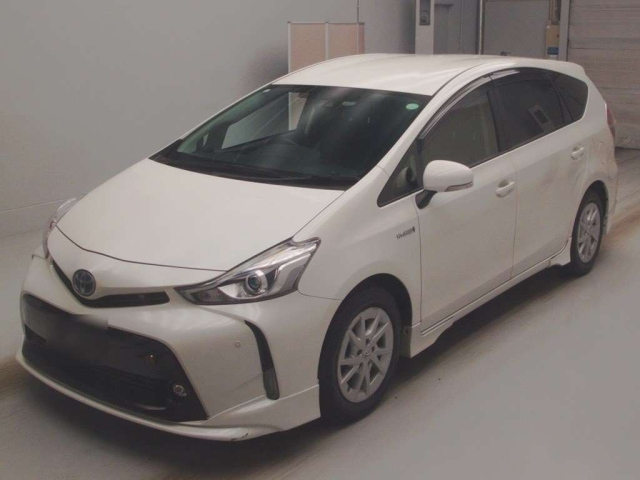 TOYOTA PRIUS ALPHA 2015