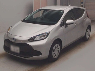 TOYOTA AQUA 2024