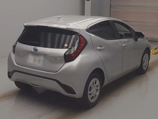 TOYOTA AQUA 2024