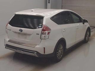TOYOTA PRIUS ALPHA 2015
