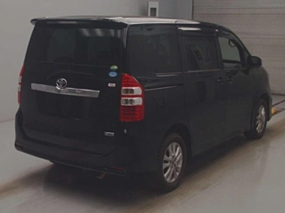 TOYOTA NOAH 2012