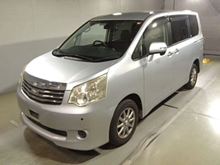 TOYOTA NOAH 2012