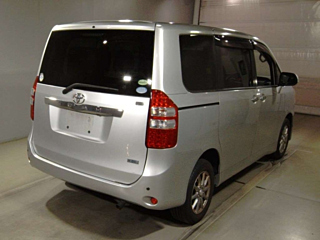 TOYOTA NOAH 2012