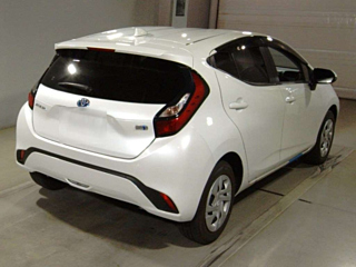 TOYOTA AQUA 2021