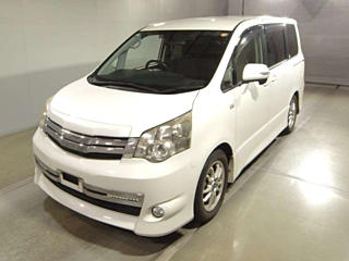 TOYOTA NOAH 2013