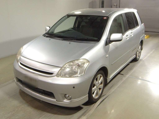TOYOTA RAUM 2010