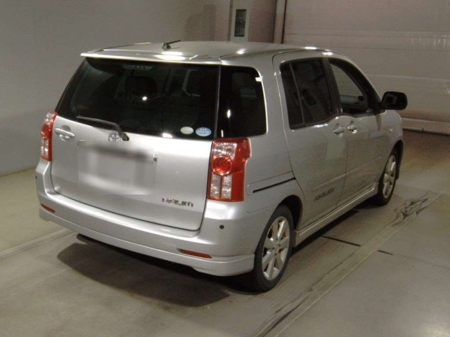 TOYOTA RAUM 2010