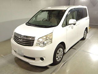 TOYOTA NOAH 2010