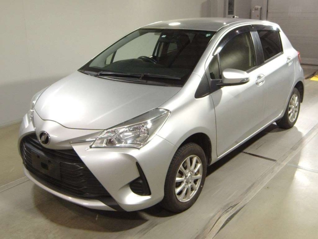 TOYOTA VITZ 2018
