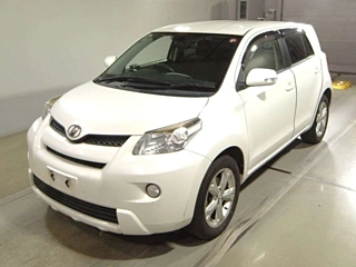 TOYOTA IST 2010