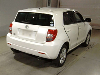 TOYOTA IST 2010