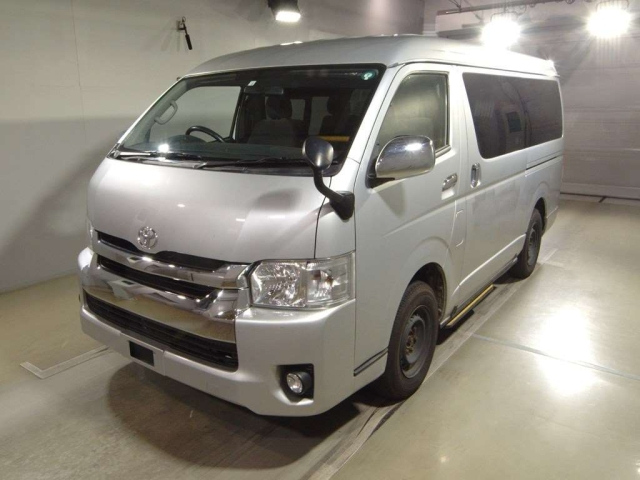 TOYOTA HIACE 2020