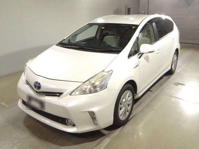 TOYOTA PRIUS ALPHA 2012