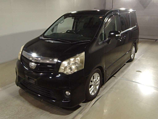 TOYOTA NOAH 2010
