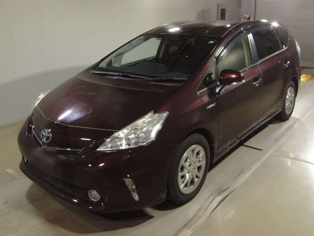TOYOTA PRIUS ALPHA 2014