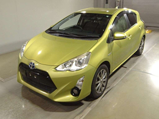 TOYOTA AQUA 2015