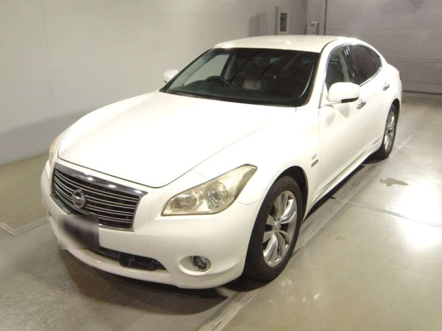 NISSAN FUGA 2010