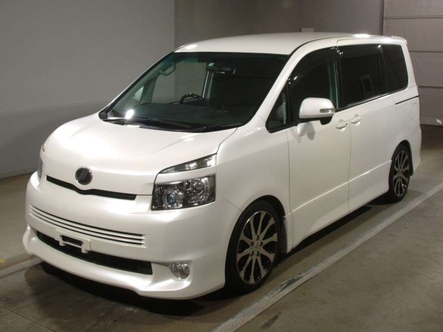 TOYOTA VOXY 2009