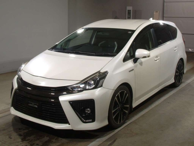TOYOTA PRIUS ALPHA 2016