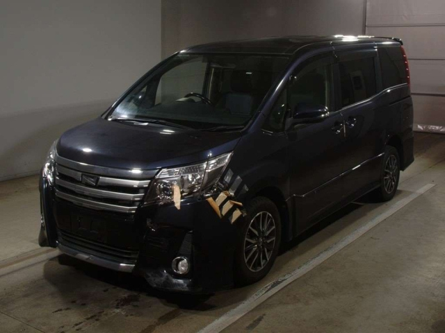 TOYOTA NOAH 2014