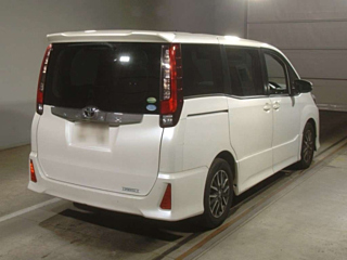 TOYOTA NOAH 2014