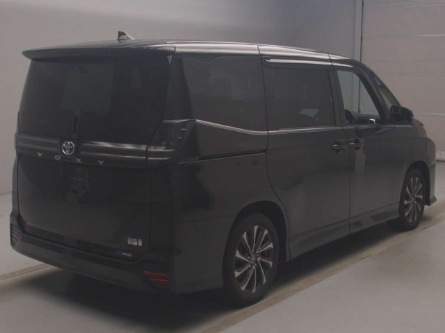 TOYOTA VOXY 2023
