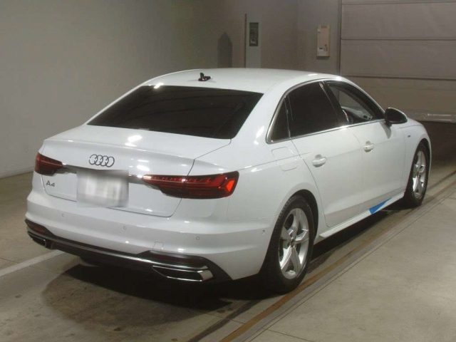 AUDI A4 2022