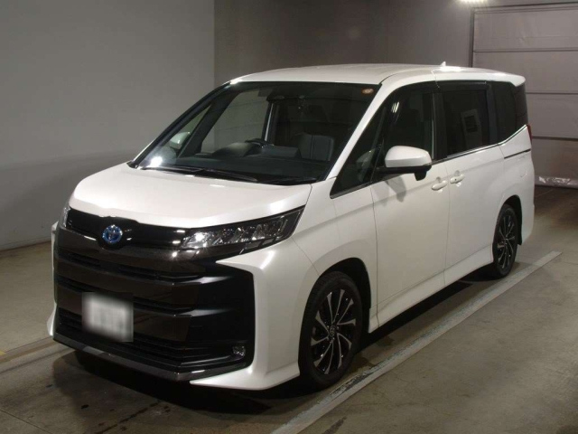 TOYOTA NOAH 2025