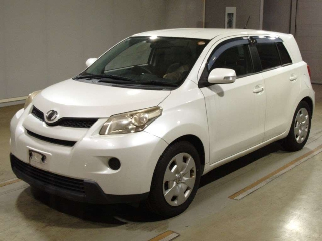 TOYOTA IST 2010