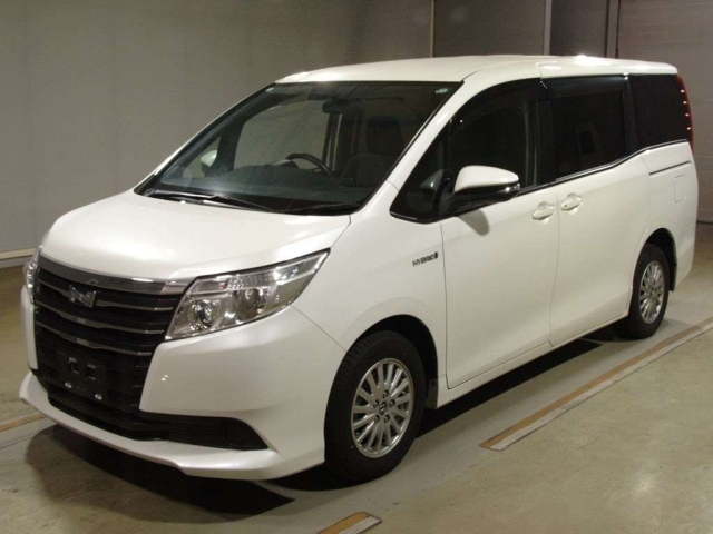 TOYOTA NOAH 2014
