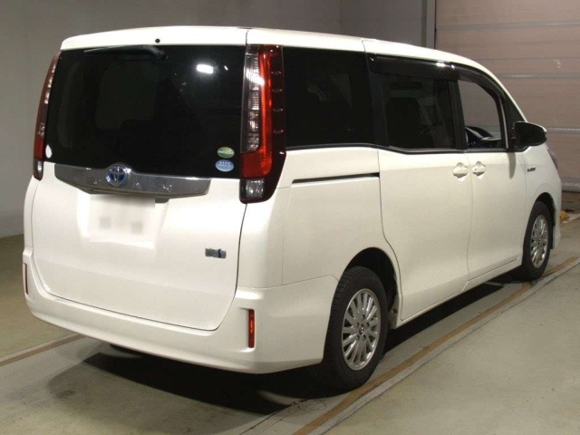 TOYOTA NOAH 2014